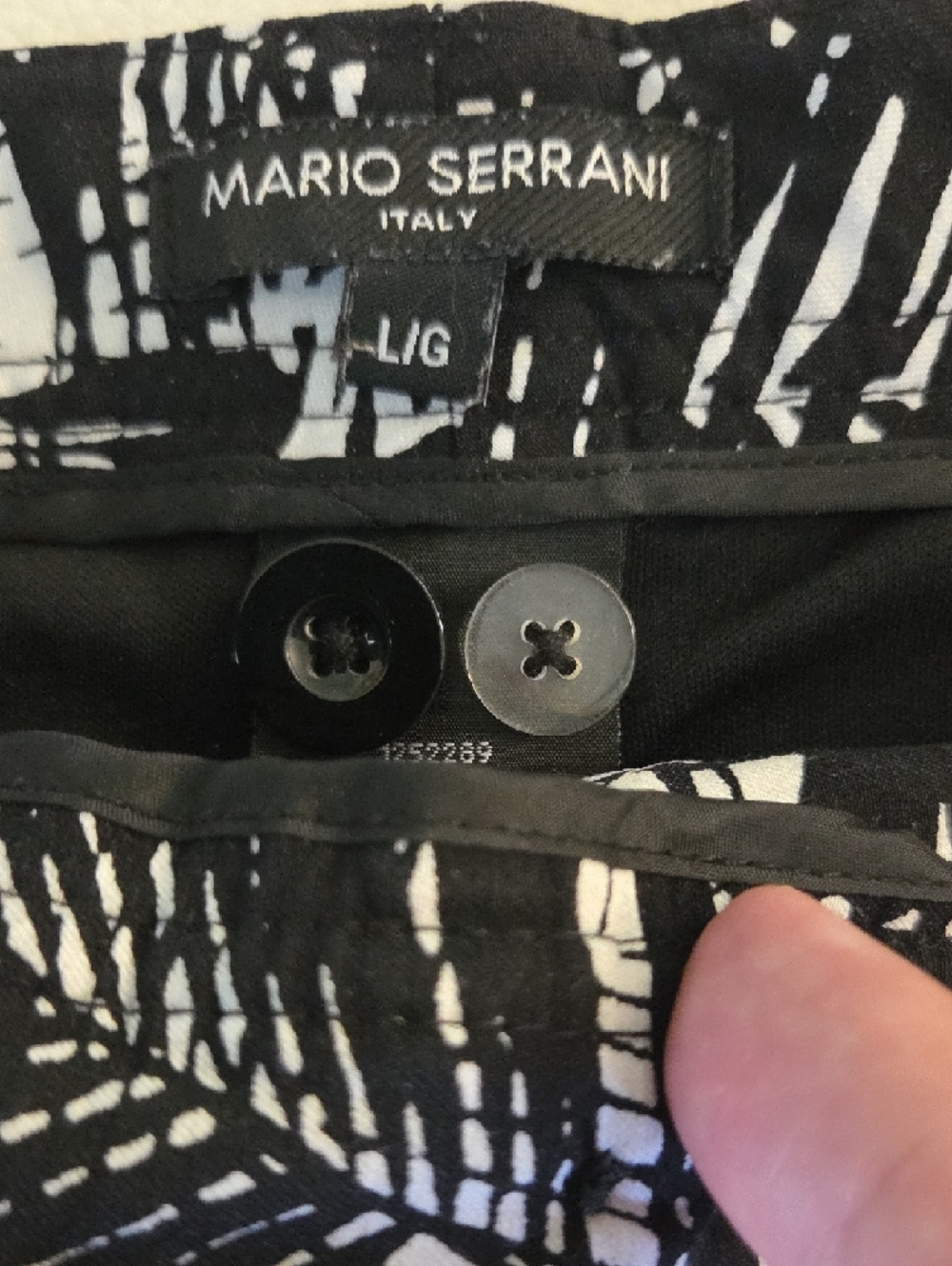Mario Serrani Black and White Palm-Print Women's Shorts - Picture 3 of 5